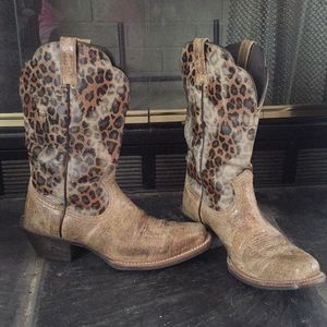 Fantastic Ariat Leopard print cowboy boots